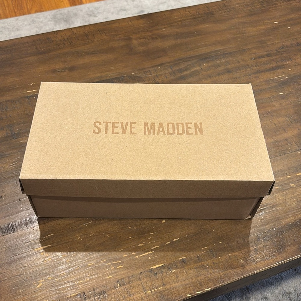 NWT Steve Madden Bond Heels in White - Picture 8 of 8